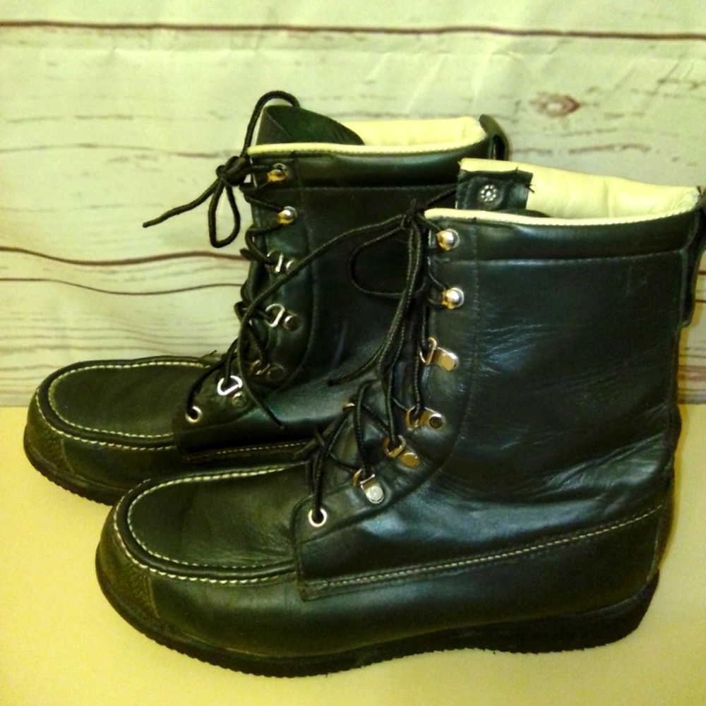 Cabela's Green Hunting Boots. W 11B. Lightweight. Great Condition. Soft Sole.